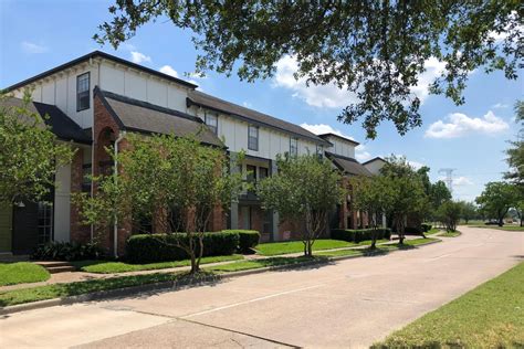 Studio Apartments For Rent in Braeswood Place Houston .